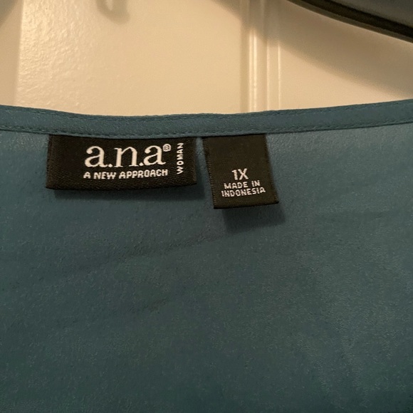 Women’s a.n.a teal studded blouse with and elastic waist. Size 1X - Picture 4 of 6